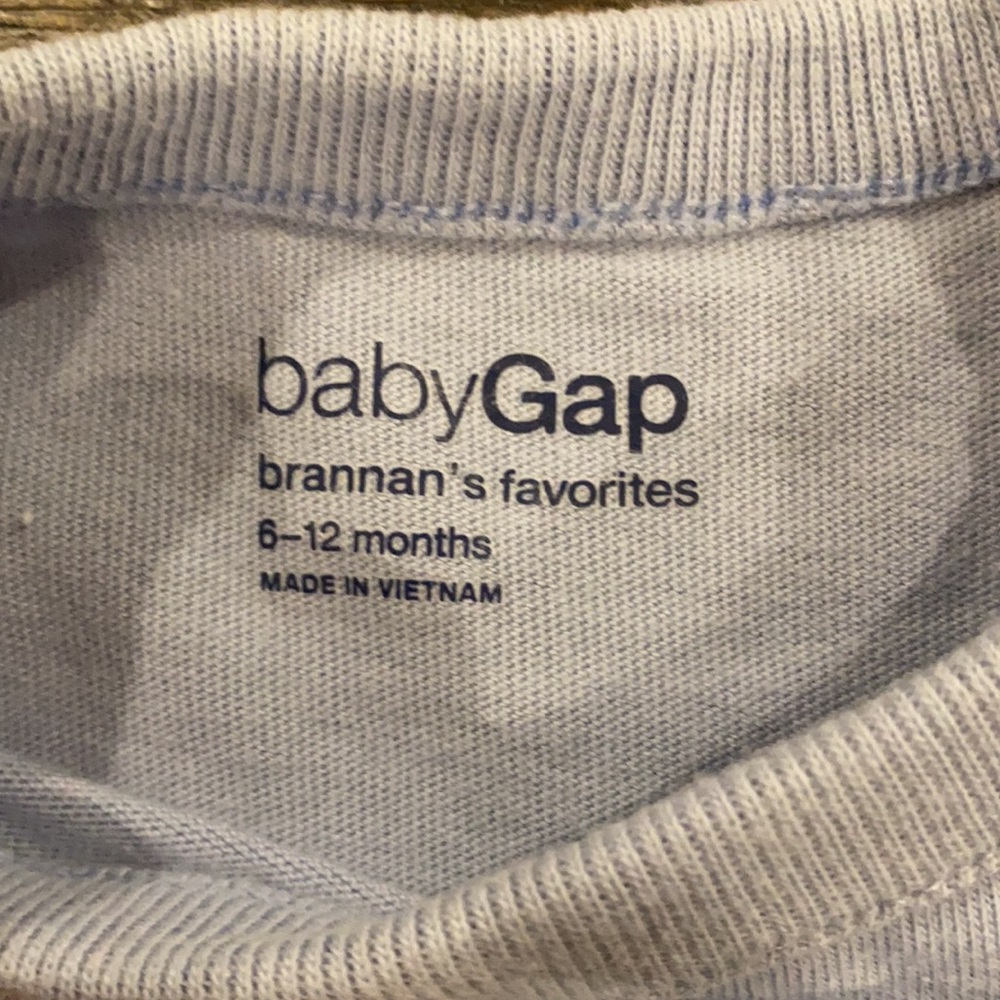 Baby boy GAP play outfit - Picture 2 of 3